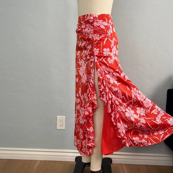 NWOT SONG OF STYLE Zahir Ruffle Satin Floral Print Skirt - Red Dahlia - Small - Picture 3 of 13